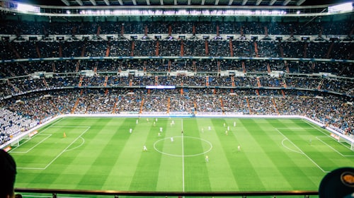 英超联赛利物浦对阵阿森纳的关键战役直播画面